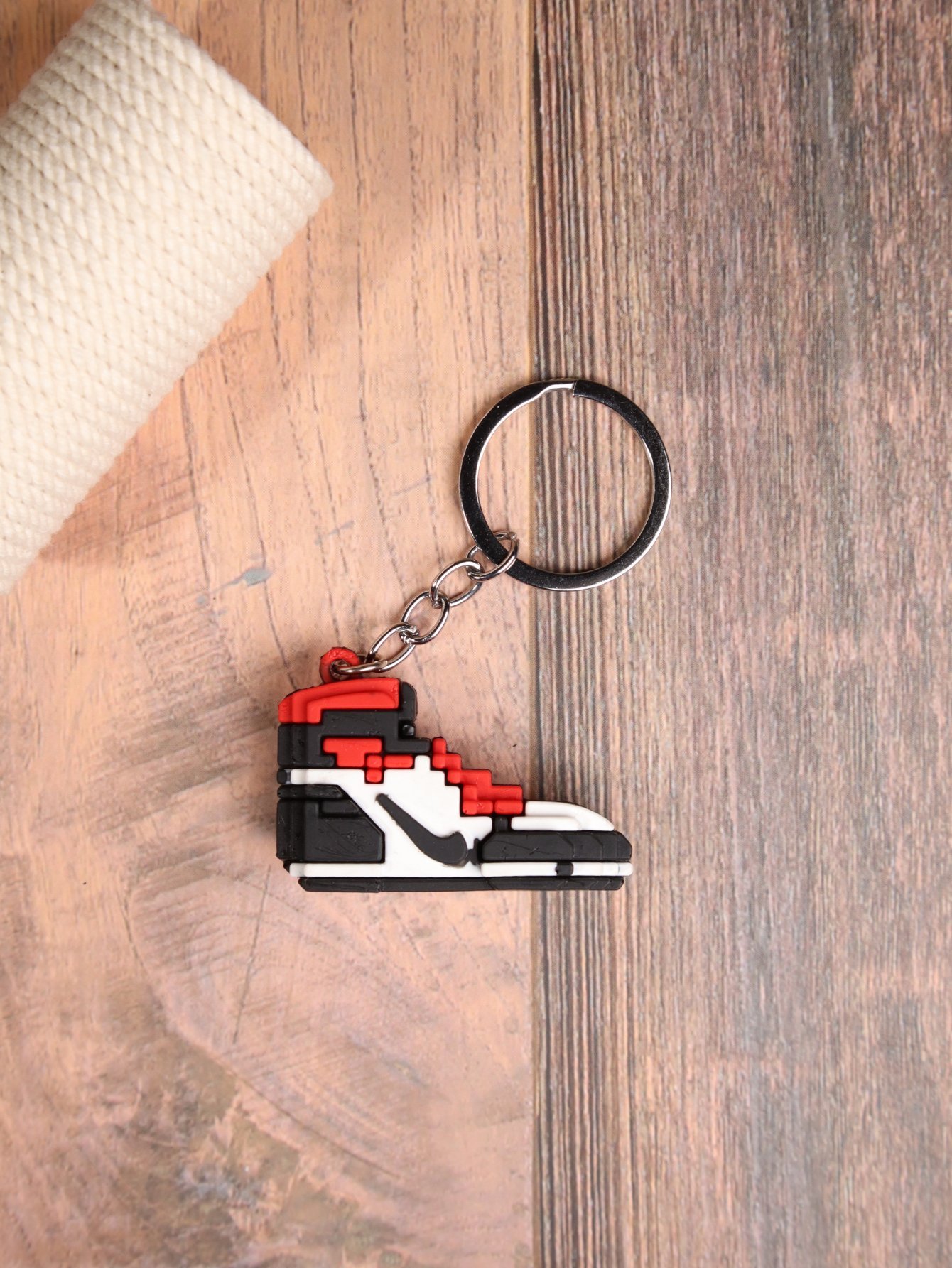 pixel-sneaker-keychain-2-2.jpg